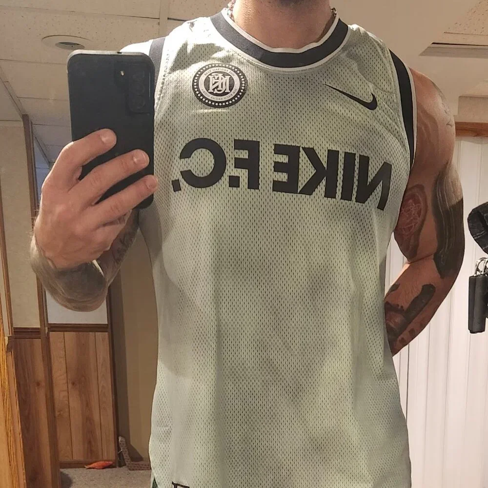 NIKE F.C. Jersey - Picture 6 of 7